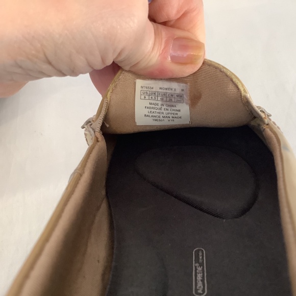 Euc Rockport total Motion taupe flats Loafers Adiprene sz. 9 ladies - Picture 11 of 11